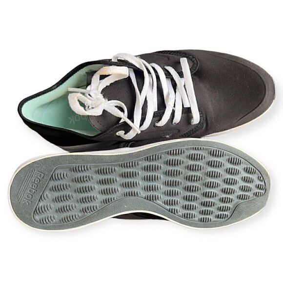 Reebok ladies size 7 Black Fabric Athletic Sneaker. - Picture 3 of 8